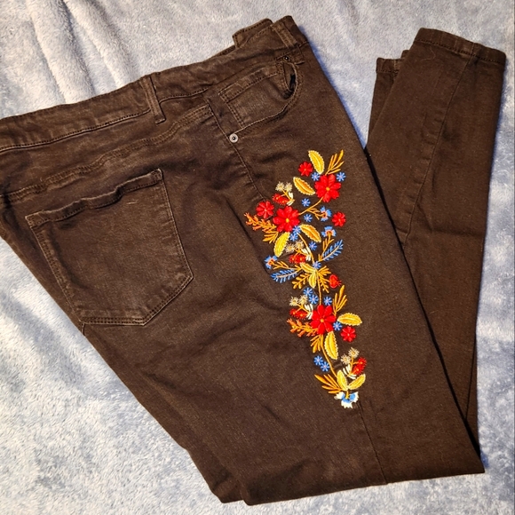 Embroidered Skinny Black Jeans - Picture 2 of 3